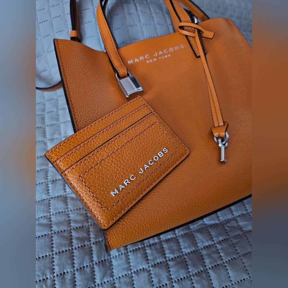 Marc Jacobs Mini Grind Tote with The Groove Card Case